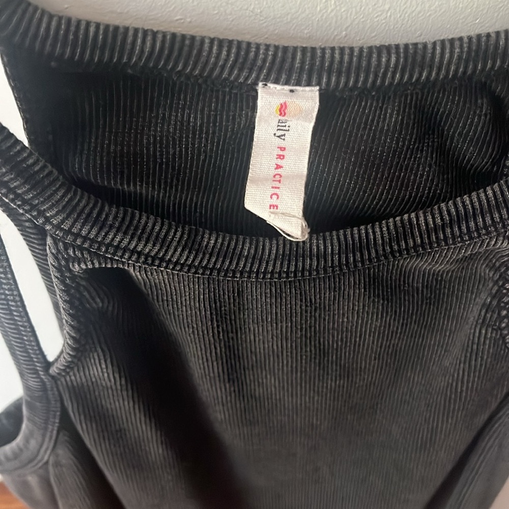 Black Ribbed Crop Top - Picture 3 of 3